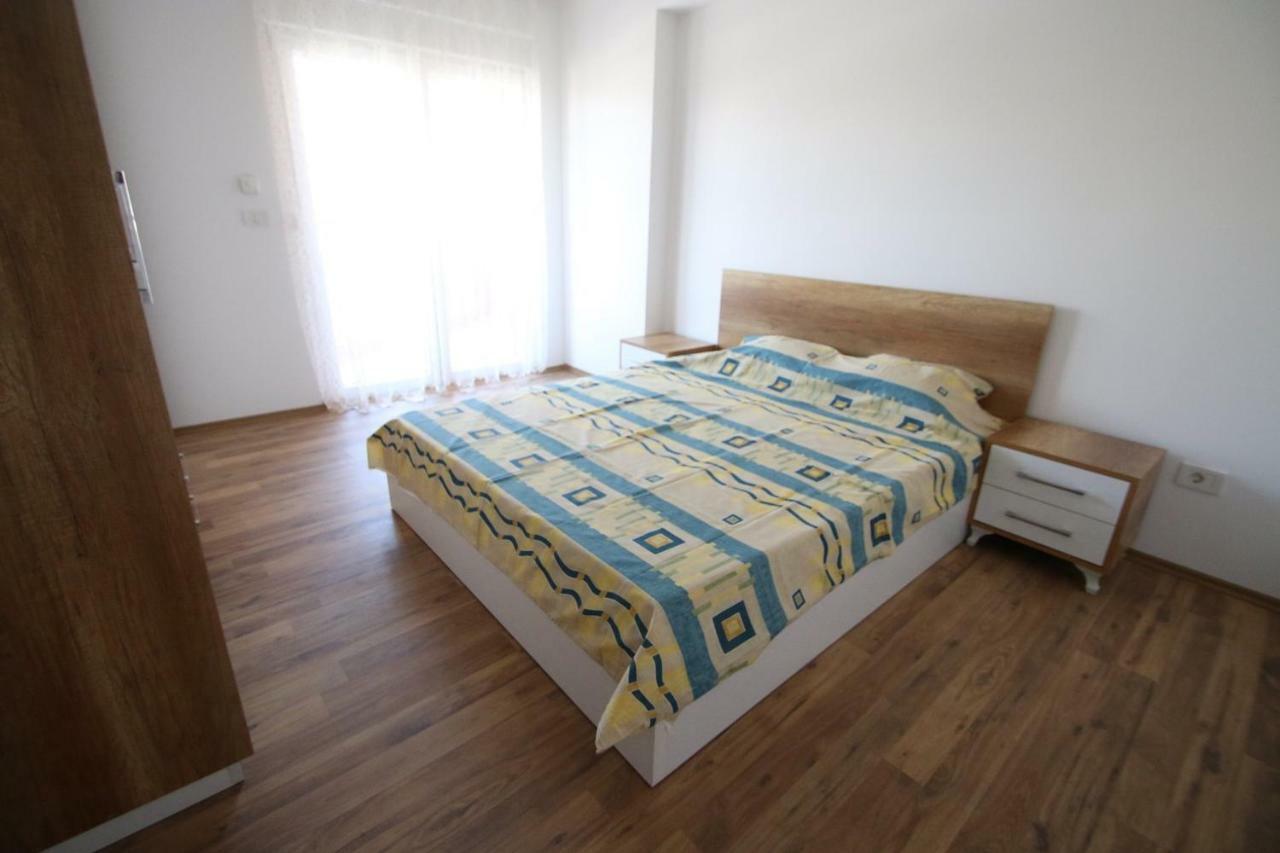 Spacious Apartment Next To The Bus Station And Walking Distance To The Old Town And Shopping Malls Prizren Exterior photo