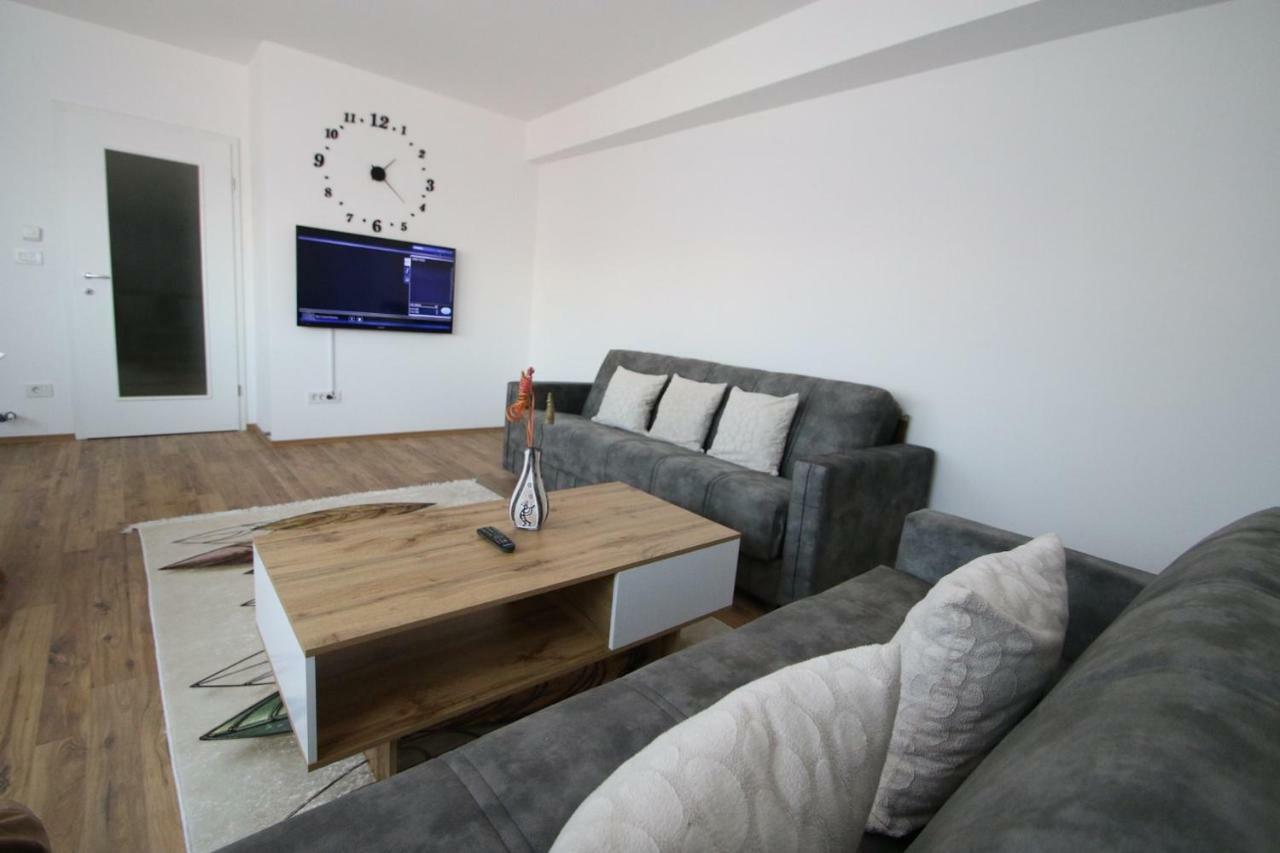 Spacious Apartment Next To The Bus Station And Walking Distance To The Old Town And Shopping Malls Prizren Exterior photo